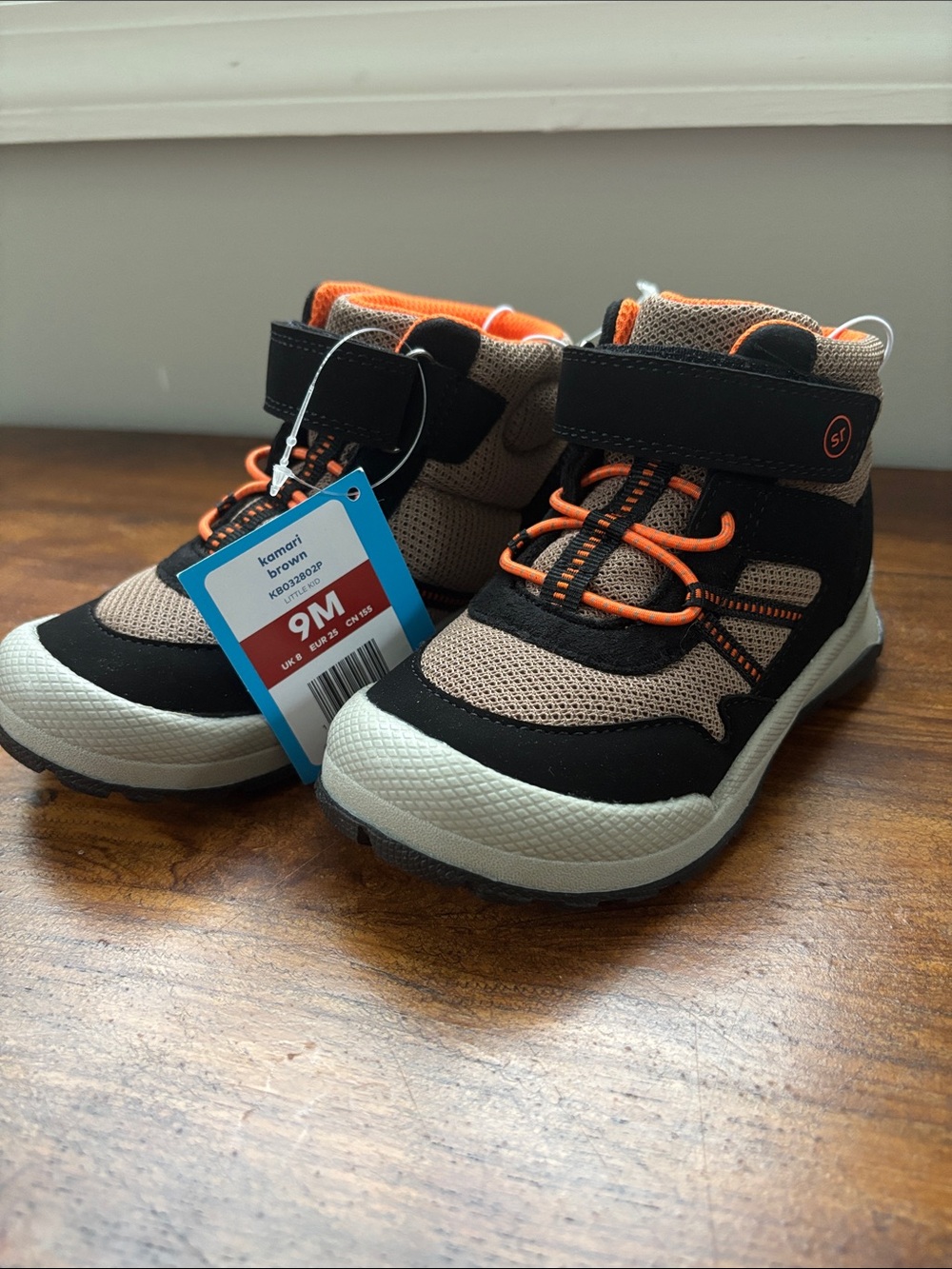 New with Tags Stride Rite 360 Kamari Kids Sneaker Boots – Brown/Orange